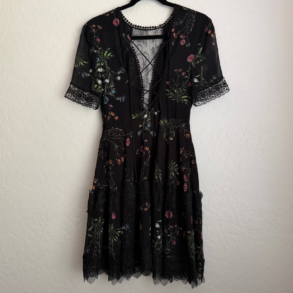 Nicholas Women's Wildflower Lace Mini Dress Black Sz US 4 - Picture 2 of 12